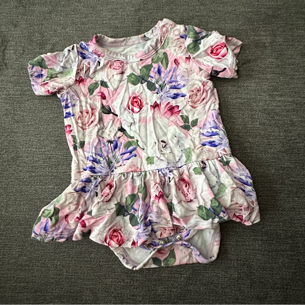 Gigi an Max Floral Bamboo Baby Romper size 0-3 months Excellent